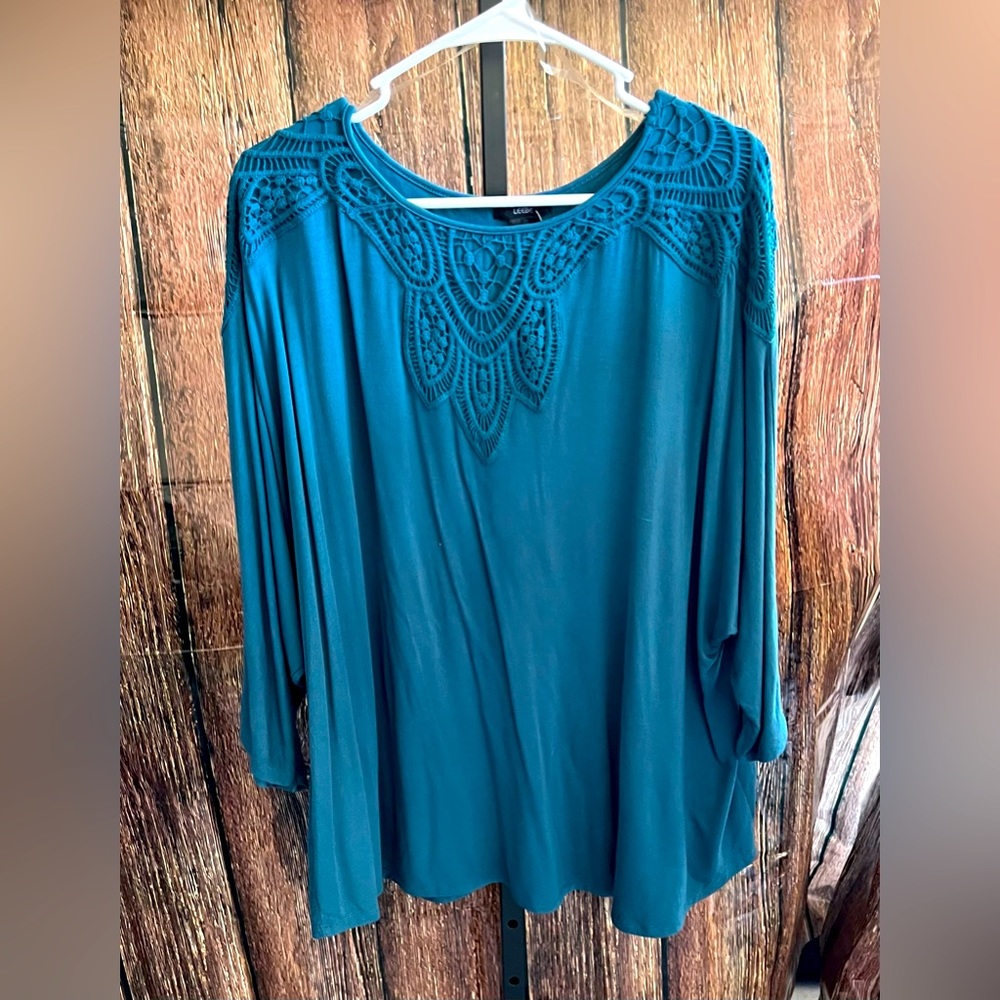 NWT Leebe 3/4 Sleeve Blouse